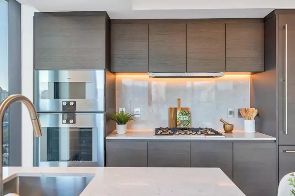 Vancouver, BC V6G 0E6,1408 Robson ST #1605