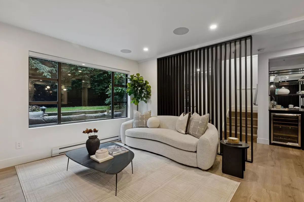 Vancouver, BC V6K 3G6,2119 Yew ST #104