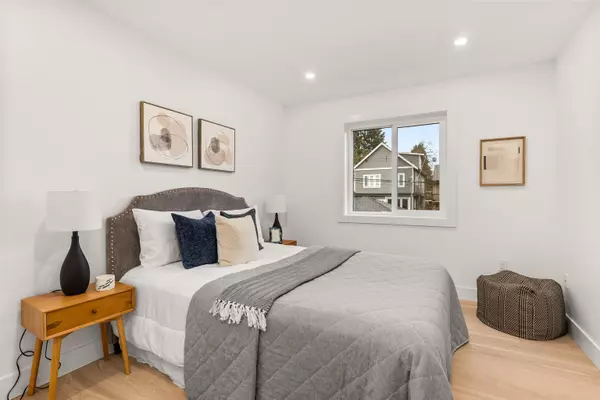 Vancouver, BC V5N 2E2,1822 E 14th AVE #2