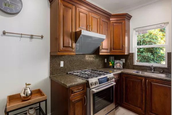 7451 Bates RD Richmond, BC V7A 1C8