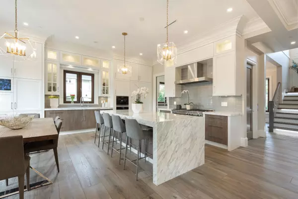 5637 Laburnum ST Vancouver, BC V6M 3S7