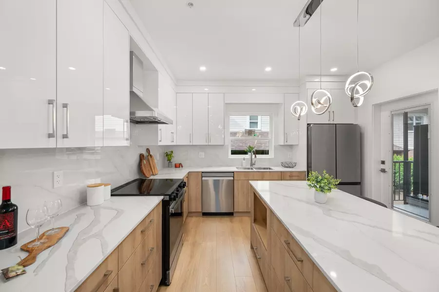 2258 Kelly AVE #4, Port Coquitlam, BC V3C 1X9