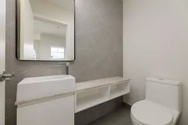 Pitt Meadows, BC V3Y 0G6,19451 Sutton AVE #100