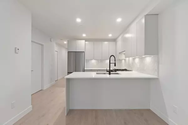 Surrey, BC V3T 1Z2,13258 105 AVE #418