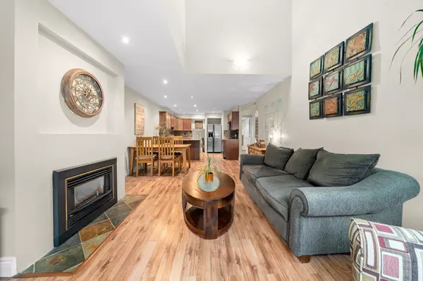 North Vancouver, BC V7M 1S2,230 W 15th ST #6