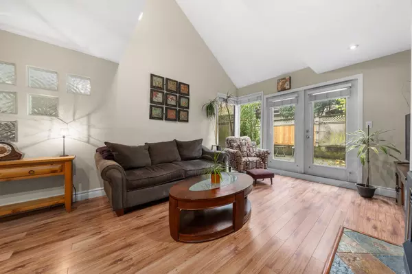 North Vancouver, BC V7M 1S2,230 W 15th ST #6