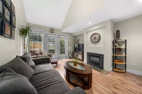 North Vancouver, BC V7M 1S2,230 W 15th ST #6