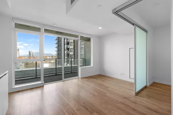 Surrey, BC V3T 0S7,10448 University DR #403