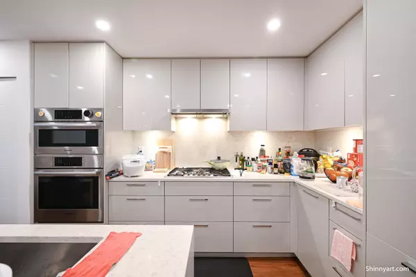 Vancouver, BC V5Z 2Z5,5058 Cambie ST #202