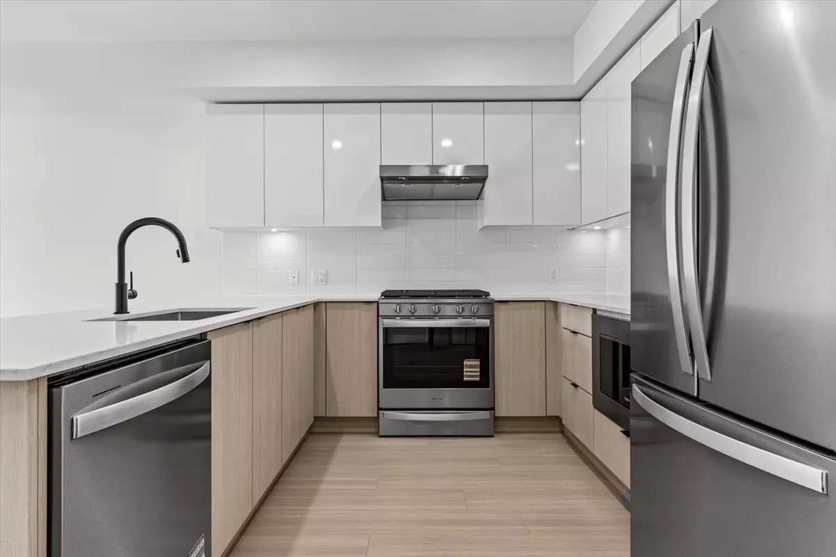 Port Coquitlam, BC V3C 1W7,2277 Hawthorne AVE #207