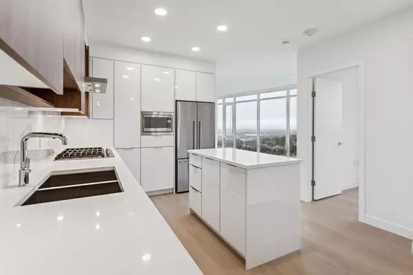 7683 Park CRES #1808 Burnaby, BC V3N 0J4