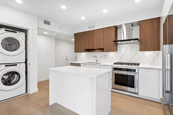 7683 Park CRES #1808 Burnaby, BC V3N 0J4