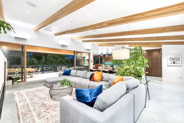 West Vancouver, BC V7V 3J3,3823 Bayridge AVE