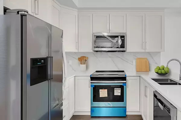 Surrey, BC V4N 6T3,9983 E Barnston DR #419