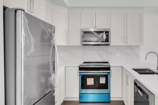 Surrey, BC V4N 6T3,9983 E Barnston DR #419