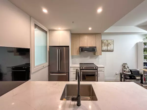 Port Coquitlam, BC V3C 3B1,2180 Kelly AVE #1211