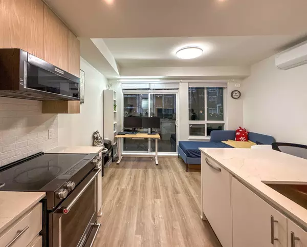 2180 Kelly AVE #1211 Port Coquitlam, BC V3C 3B1