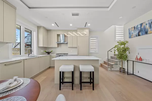 4650 Gothard ST #2 Vancouver, BC V5R 3K7