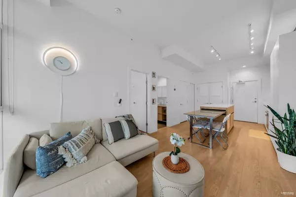 Coquitlam, BC V3J 0K3,652 Whiting WAY #2809