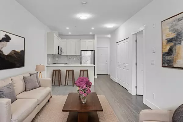 Surrey, BC V4N 6T3,9983 E Barnston DR #103