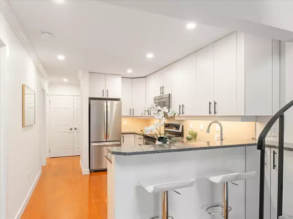 Vancouver, BC V6E 1H3,1274 Barclay ST #403