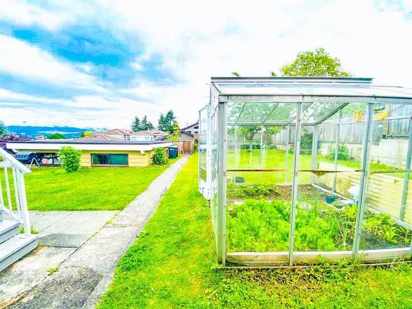 Burnaby, BC V5H 3A7,5662 Booth AVE