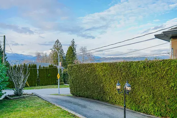 Burnaby, BC V5E 2J7,7774 Berkley ST