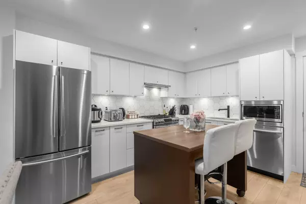 North Vancouver, BC V7J 1G6,1519 Crown ST #406