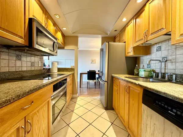 Burnaby, BC V5H 4E5,6595 Willingdon Ave #1106