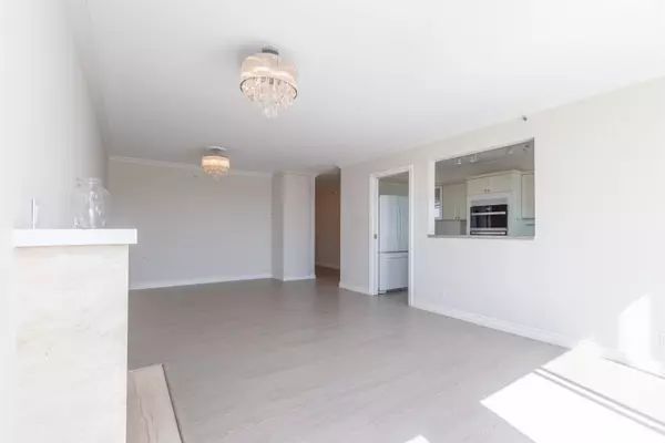 North Vancouver, BC V3H 0N7,328 Taylor WAY #16C