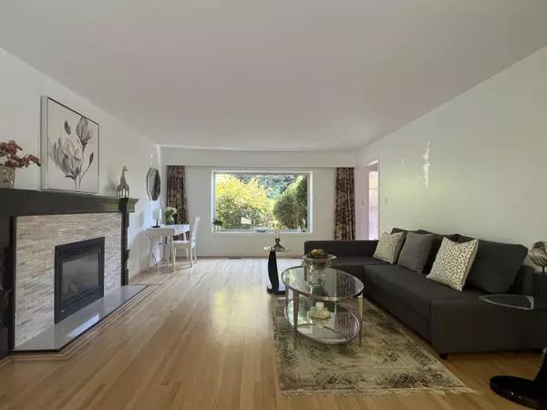 West Vancouver, BC V7V 3H9,3791 Southridge AVE