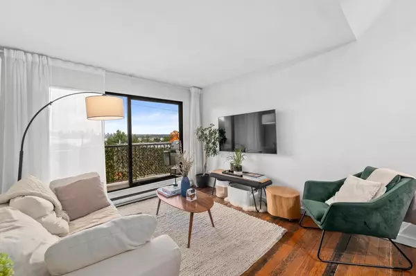 North Vancouver, BC V7M 1H8,251 W 4th ST #311