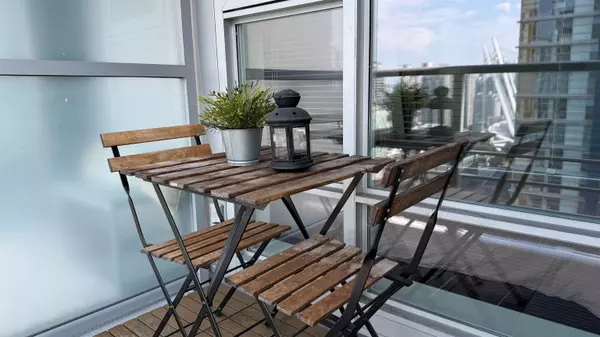 Vancouver, BC V6B 1X6,131 Regiment Square #2306