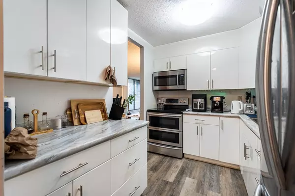 3755 Bartlett CT #702 Burnaby, BC V3J 7G7