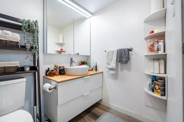 3755 Bartlett CT #702 Burnaby, BC V3J 7G7