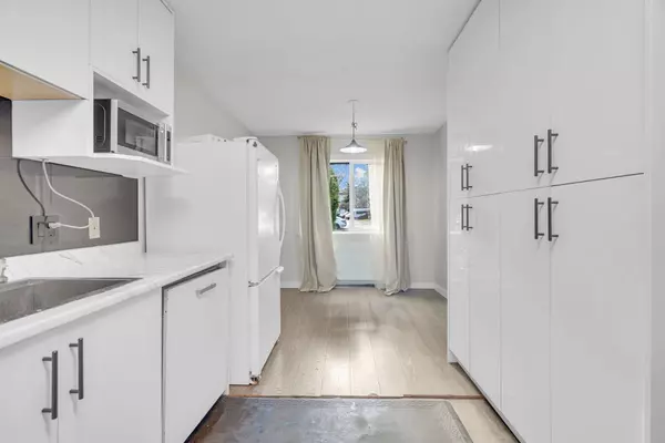 Surrey, BC V3W 7Z3,13335 70b AVE