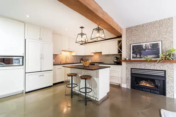 1066 Hamilton ST #203 Vancouver, BC V6B 2R9