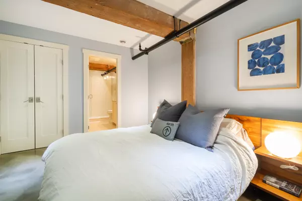 1066 Hamilton ST #203 Vancouver, BC V6B 2R9