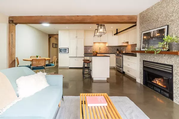 Vancouver, BC V6B 2R9,1066 Hamilton ST #203