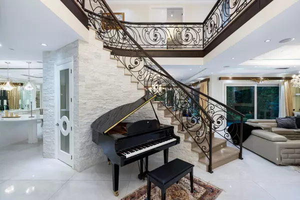 348 Moyne DR West Vancouver, BC V7S 1J5