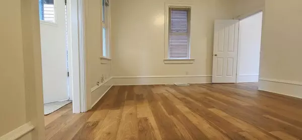 Vancouver, BC V6A 2C1,627 Union ST