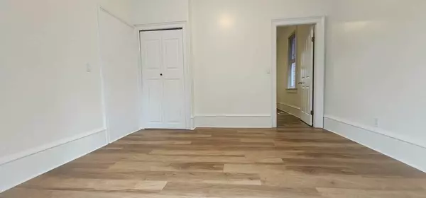 Vancouver, BC V6A 2C1,627 Union ST