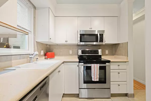 1554 Burnaby ST #201 Vancouver, BC V6G 1W9