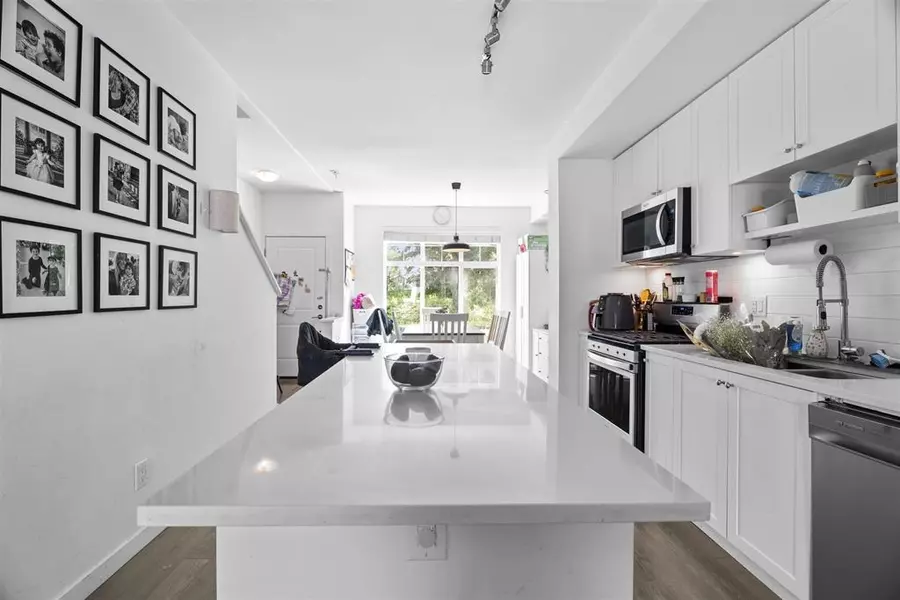 16678 25 AVE #8, Surrey, BC V3Z 0Z2