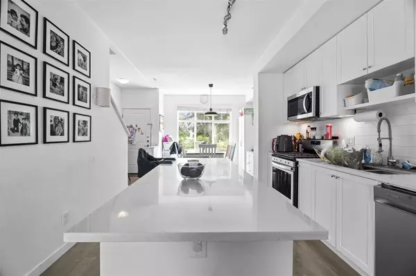 16678 25 AVE #8, Surrey, BC V3Z 0Z2