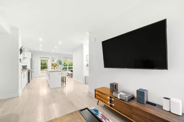 Port Moody, BC V3H 0J9,70 Seaview DR #28