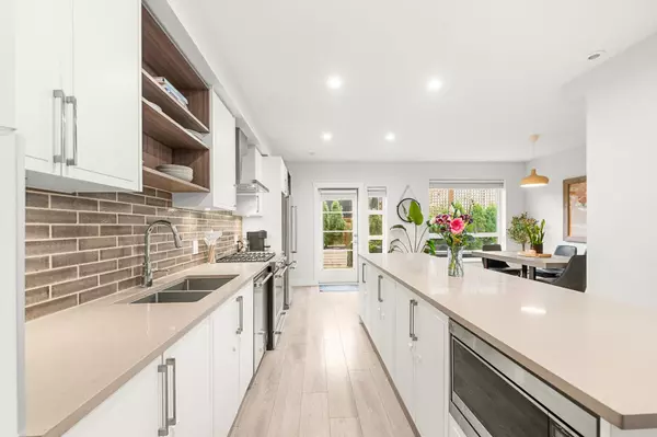 Port Moody, BC V3H 0J9,70 Seaview DR #28