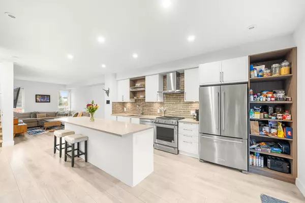 Port Moody, BC V3H 0J9,70 Seaview DR #28