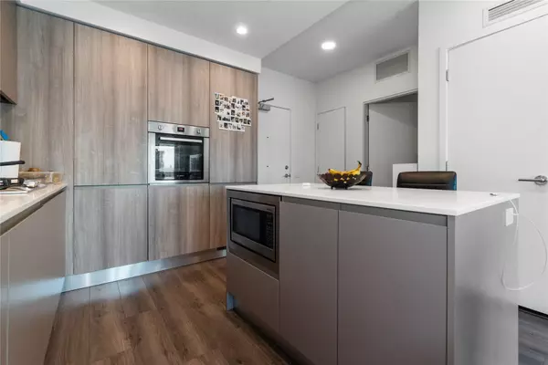 Burnaby, BC V3J 0M2,3833 Evergreen PL #609