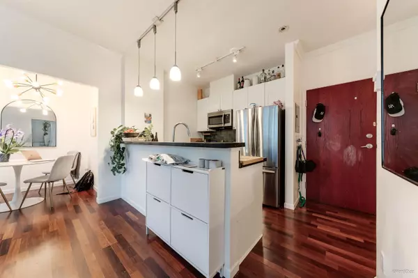 Vancouver, BC V6B 6P6,928 Richards ST #2104